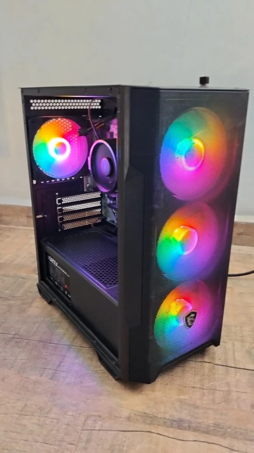 PC Gaming Multimédia للبيع حالة ممتازة