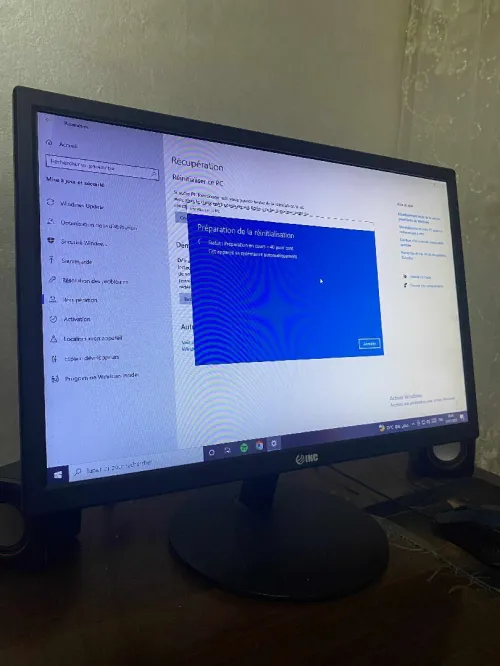 PC av ecrant avec bureau