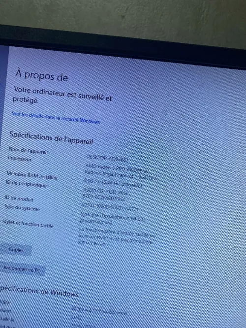 PC av ecrant avec bureau