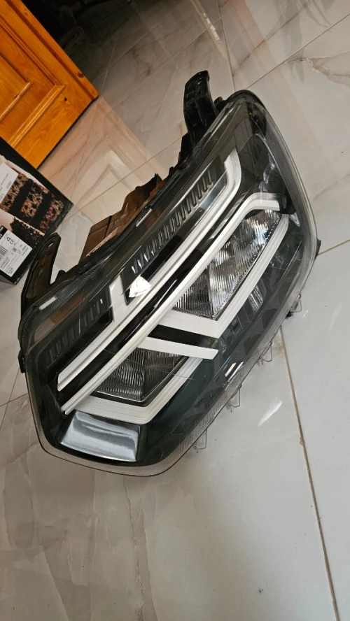 Phare gauche Dacia Duster 2