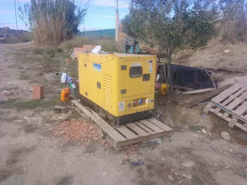 02 Groupes electrogaines + couvoir 24000