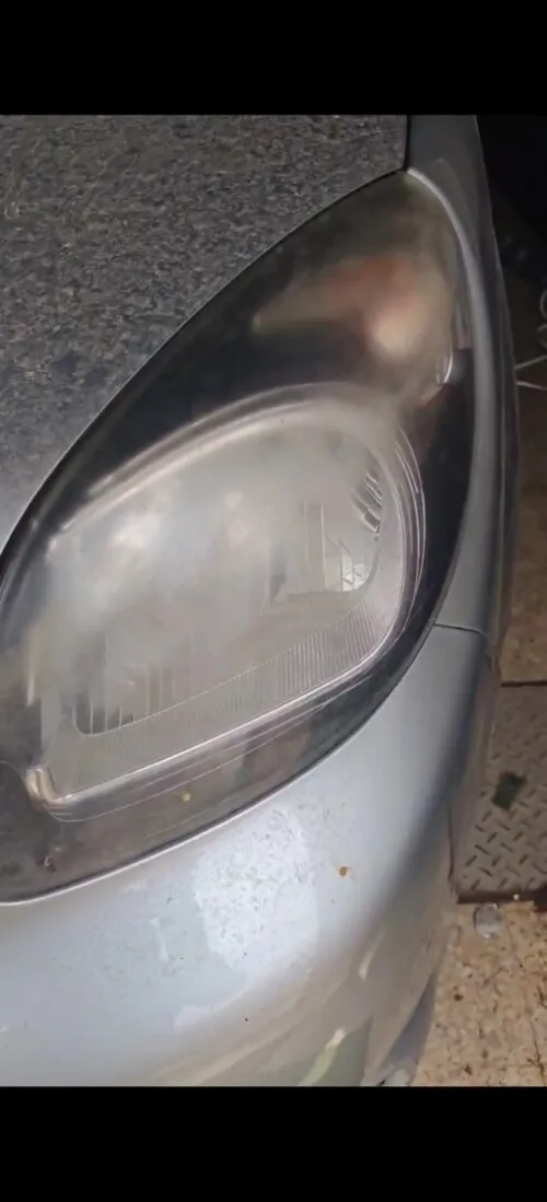 Nettoyage phare automobile 