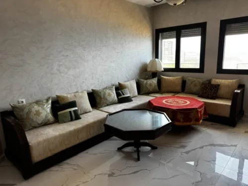 Salon Marocain Complet  Style traditionnel  Bois sculpté  Tissu jacquard doré