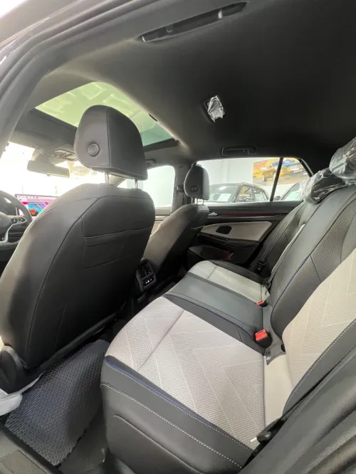 Volkswagen Golf 8,5 2025 R line