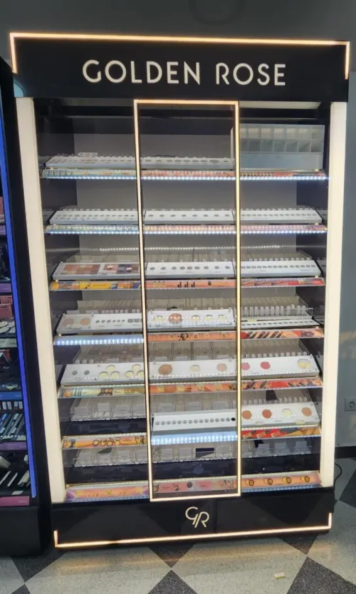 Prisontoir cosmétiques et maquillage 
