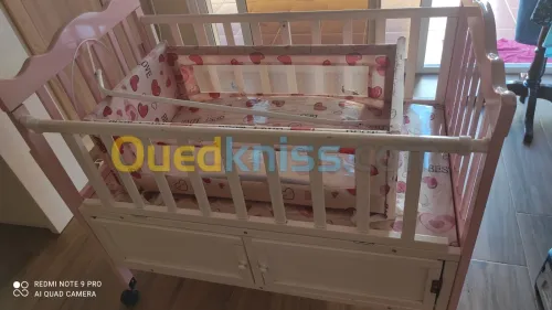 Lit bébé doublé de nouveau né jusqu'à cinq ans 