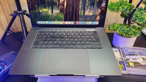 Macbook pro M4 mdm 