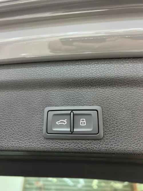 Audi Q5 2025 Slin