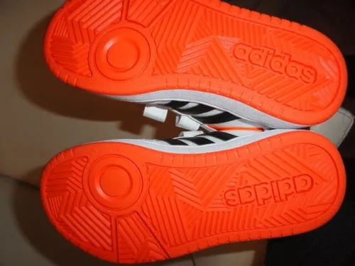 TRAINING CUIRE ADIDAS POUR FILLETTE MODEL 2025