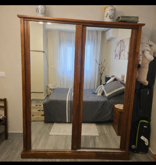 Armoire hêtre massif avec porte coulissantes miroir