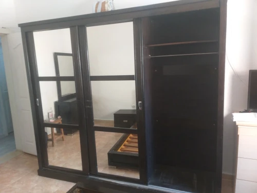 Armoire en bois de cèdre