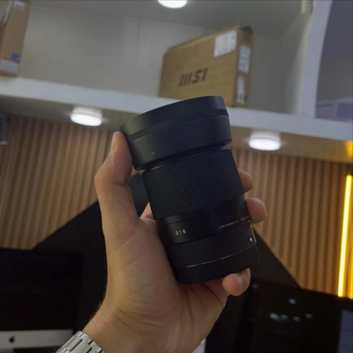 OBJECTIF SIGMA SONY E-mount 30mm 1.4 en excellent état avec bouchon