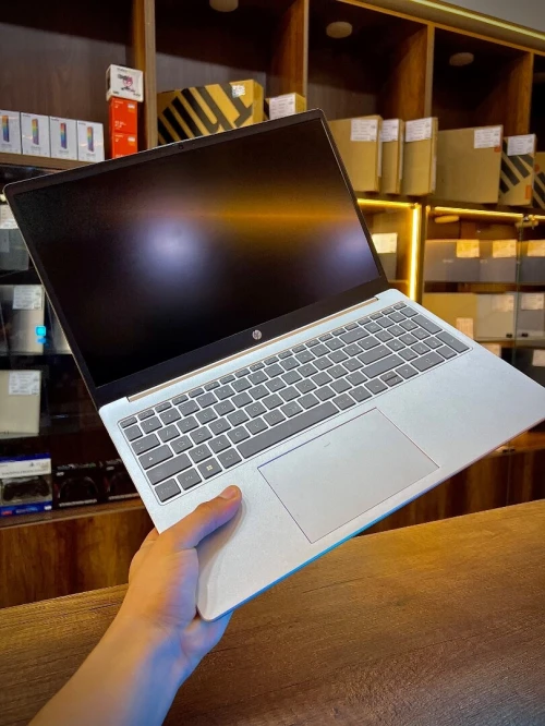 HP LAPTOP 15 RYZEN 5-7520U 16/512 AMD RADEON GRAPHIQUE 15 POUCE FHD 
