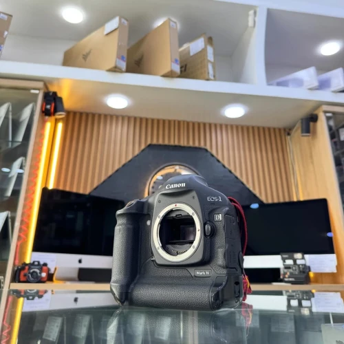 Canon 1D Mark IV boitier nu en excellent état avec batterie