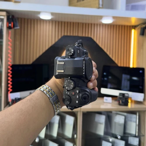 LUMIX G90 boitier nu en excellent état avec batterie et chargeur
