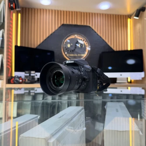 Nikon D5300 avec 18-55mm en excellent état