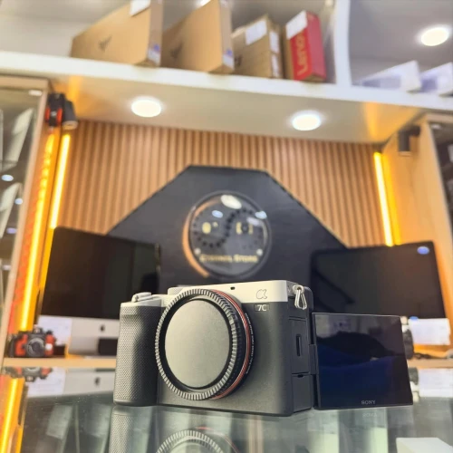 Sony A7C boitier nu en excellent état batterie et chargeur