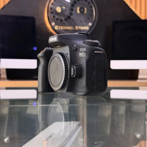 Canon 90D boitier nu en excellent état batterie et chargeur