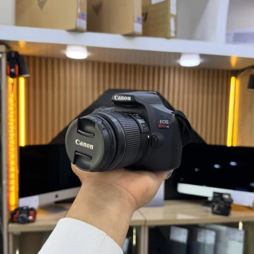 Canon Rebel T6 ( 1300D ) avec 18-55mm f 3.5-5.6 en excellent état batterie et chargeur