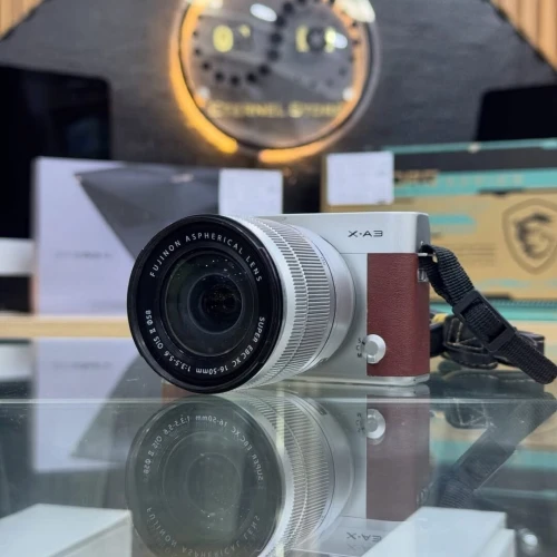 Fujifilm X-A3 avec 16-50mm f/3.5-5.6 en bon état