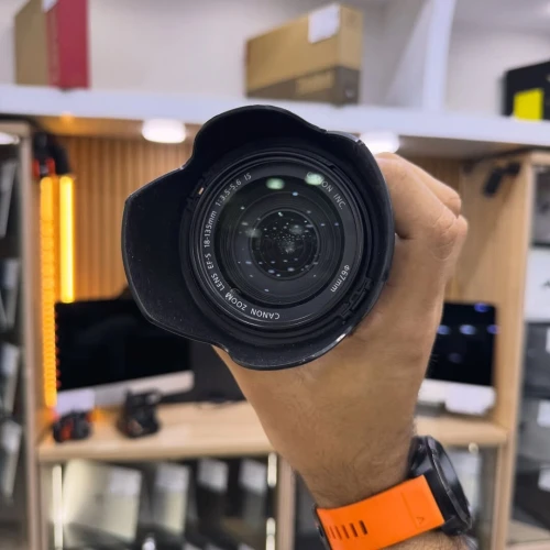 Canon 18-135mm f/3.5-5.6 IS en excellent état