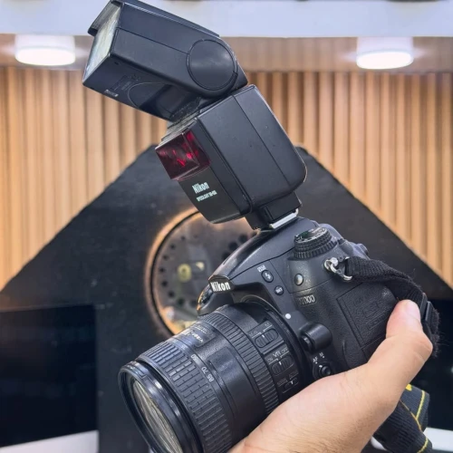 Nikon D7000 flash 16-85mm + flash sb600 en excellent état batterie et chargeur