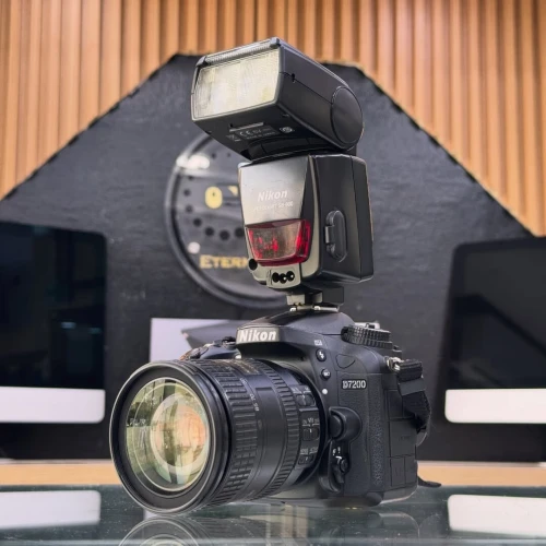 Nikon D7200 lens 16-85mm flash SB-800 en excellent état batterie et chargeur