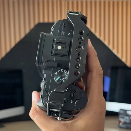 Sony A7 III avec cage smallrig en excellent état batterie et chargeur