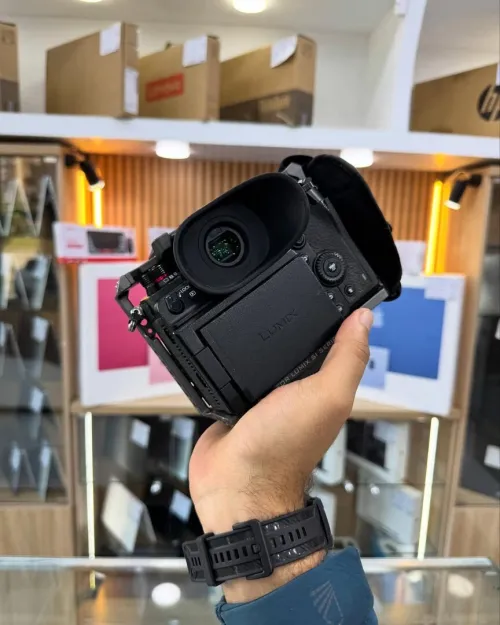 Lumix S1H boitier nu avec bague MC-21 EF-L et tilta cage en excellent état batterie