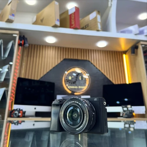 Sony A6400 avec 16-50mm F3.5-5.6 en excellent état batterie et chargeur