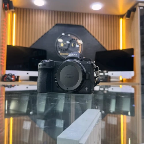 Nikon Z6 boitier nu en excellent état batterie et chargeur