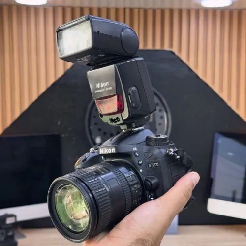 Nikon D7200 lens 16-85mm flash SB-800 en excellent état batterie et chargeur