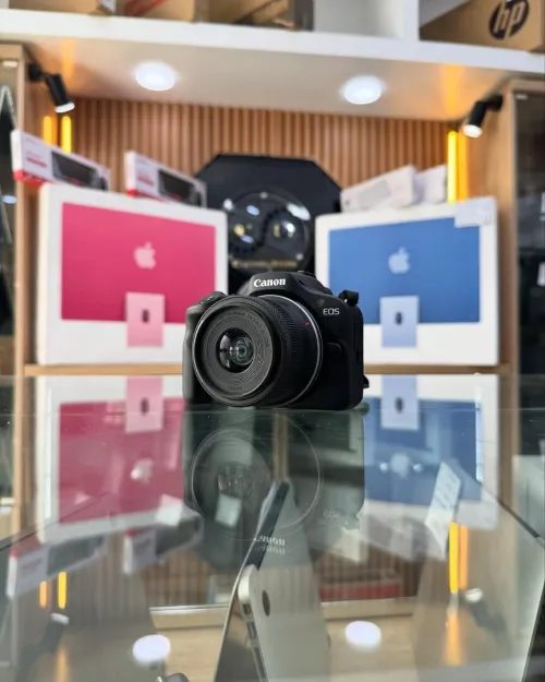 Canon EOS R100 avec 18-45mm STM batterie et chargeur  Click : 1k