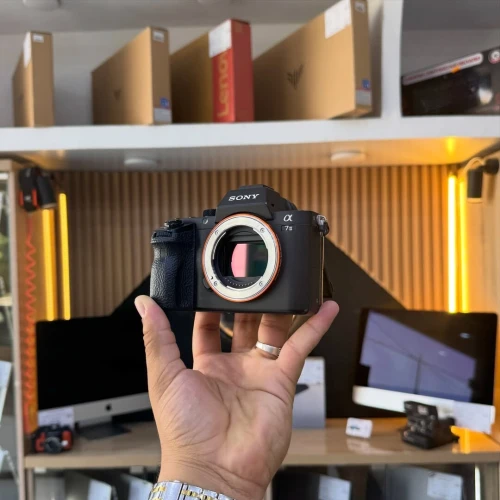 Sony A7 MARK II boitier nu en excellent état avec batterie et chargeur