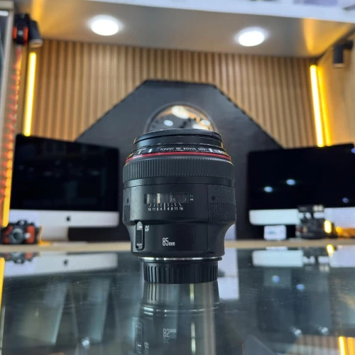OBJECTIF CANON 85mm F1.2 Série L en excellent état avec bouchons
