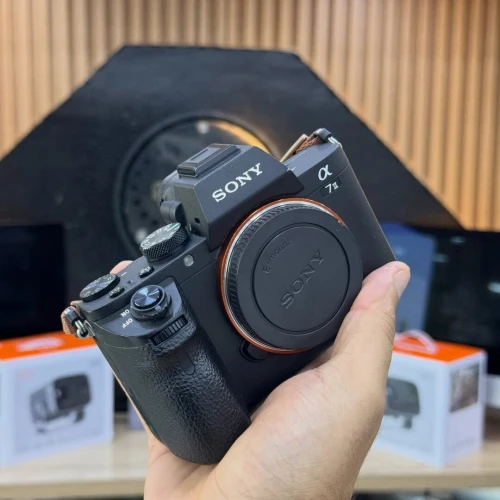 Sony A7 II boitier nu en excellent état batterie et chargeur