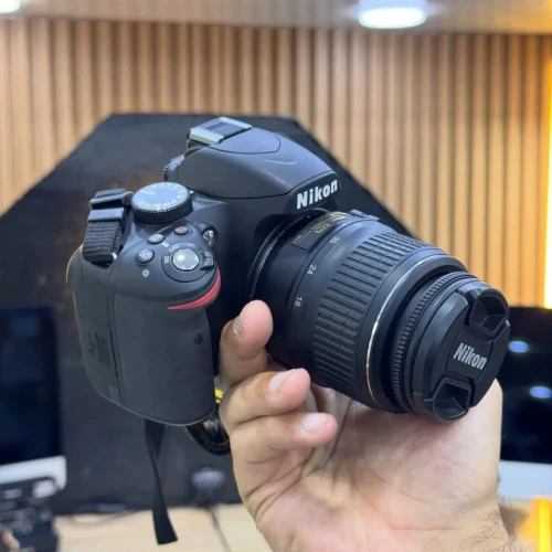 Nikon D3200 avec 18-55mm en excellent état comme neuf batterie et chargeur