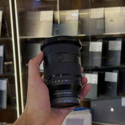 SONY 24-70 F 2.8 G MASTER II EN BON ETAT AVEC DEUX BOUCHONS