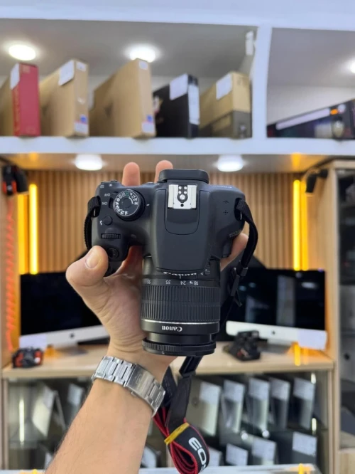 Canon 1200D avec 18-55mm en excellent etat comme neuf avec batterie chargeur