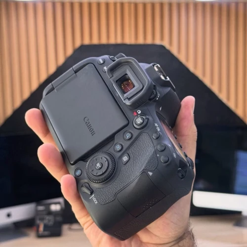 Canon 6D MARK II boitier nu état comme neuf avec batterie et chargeur