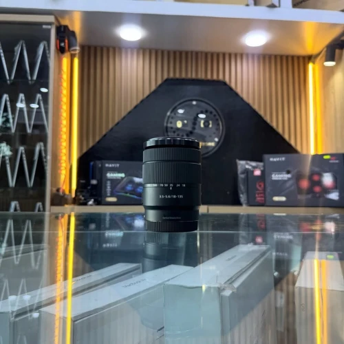 Sony 18-135mm f/3.5-5.6 en excellent état