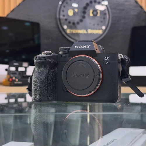 Sony A7IV boitier nu en excellent état batterie et chargeur