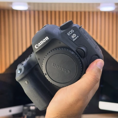 Canon 6D MARK II boitier nu état comme neuf avec batterie et chargeur