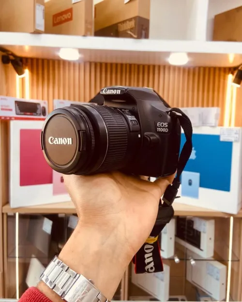 Canon 1100D avec 18-55mm en excellent état batterie et chargeur  Click : 2k