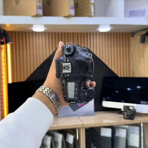 Canon 80D boitier nu en excellent état batterie et chargeur