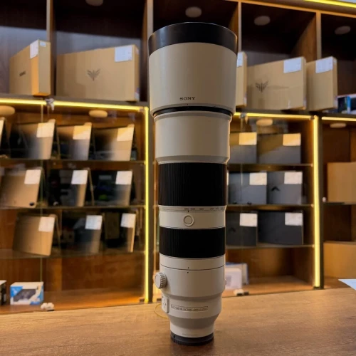 Sony 200-600 G OSS en excellent etat comme neuf avec tout les accessoires ( colis parasoleil)