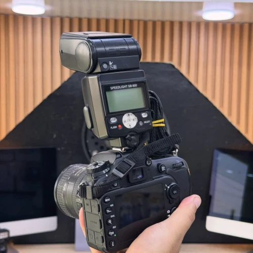 Nikon D7200 lens 16-85mm flash SB-800 en excellent état batterie et chargeur