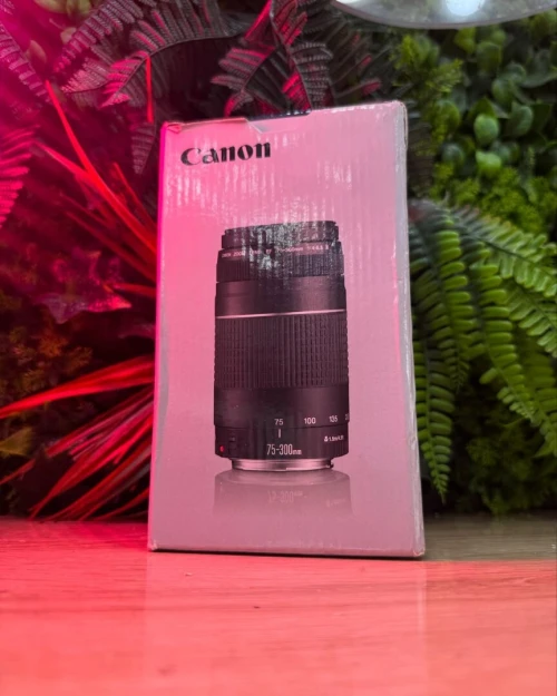 Canon 75-300mm f/4-5.6 III neuf jamais utilisé sous emballage