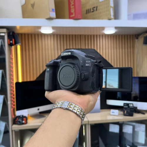 Canon 80D boitier nu en excellent état batterie et chargeur