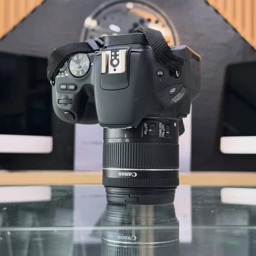 Canon 200D avec 18-55mm STM comme neuf avec batterie et chargeur
